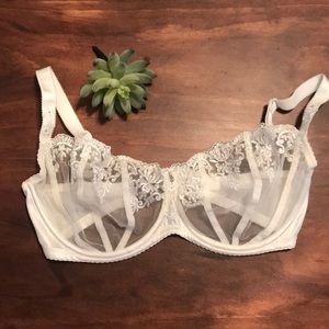Gorgeous White Lace 32H bra